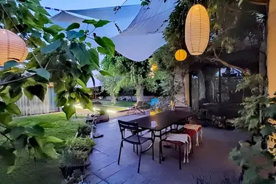 Image de Aix Zen > Ultra Calme Grand jardin fleuri en cœur de ville, et sa piscine Bio!
