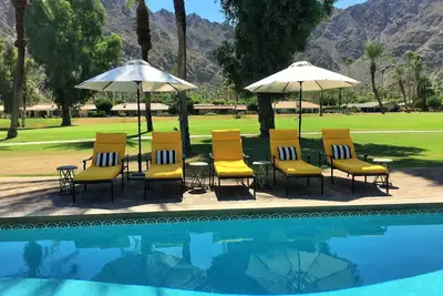 Image de Mid-Century Hollywood Glam sur le parcours de golf Indian Wells Country Club