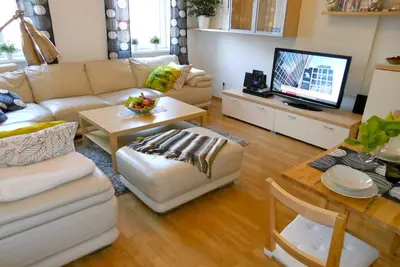Image de Maison Familiale 2chambres, Climatisation, Télévision câblée, Wifi, Métro