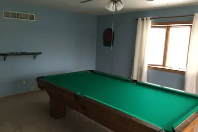 Image de Beautiful 4 Bedroom 2. 5 Bath avec une table de billard