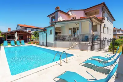 Image de Maison cosy Ă Valbandon avec jacuzzi