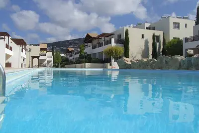 Image de Superbe appartement avec balcon donnant sur la piscine