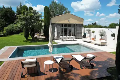 Image de Location de charme et confort à Saint-Rémy de Provence : Le Hang'art - piscine