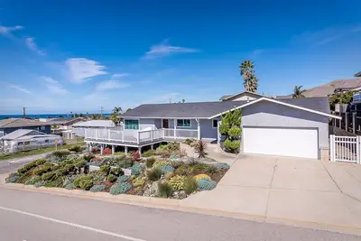 Image de Coastal View Home w / wrap around deck