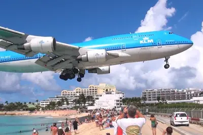Image de RÉDUCTION Royal Islander Club 2 Bdrm Suite, pour 6 personnes, Wifi, piscine, - Maho Beach!