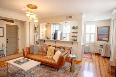 Image de Cœur du centre-ville: nouvellement inscrit sur la liste, mis à jour 3br / 3ba