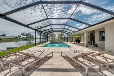 Image de Belle maison de vacances en location sur un large canal d'eau douce