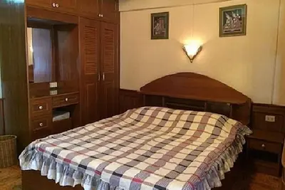 Image de Une chambre avec cuisine et balcon # 6