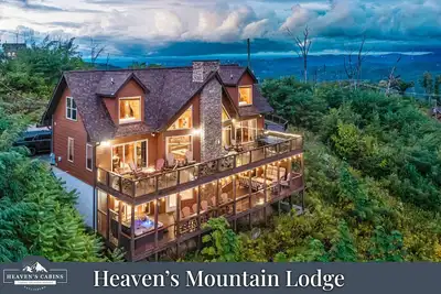 Image de Brand New Cabine de luxe 6bd / 6ba Lodge! 360 vues immenses terrasses, foyers, théâtre