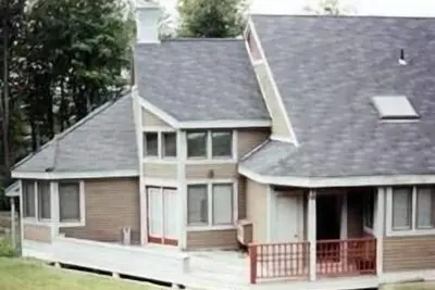 Image de Slopeside Burke Mtn. Condo de luxe avec vue