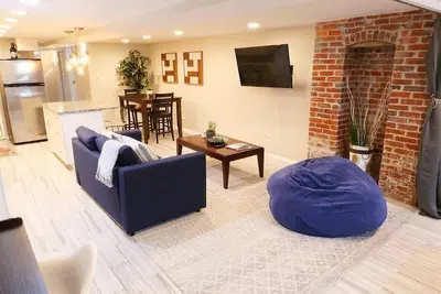 Image de Exclusive Apt in Shaw - À quelques pas des magasins \/ restaurants \/ métro