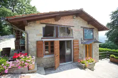 Image de Maison de campagne avec piscine privée dans le vert Casentino