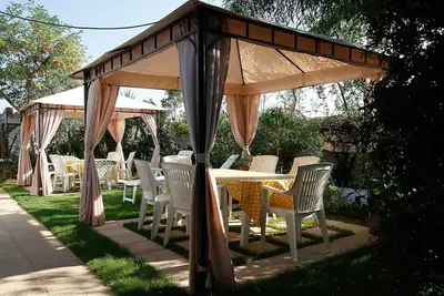 Image de Appartement en bord de mer avec jardin