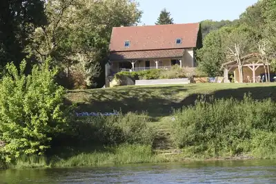 Image de Maison / villa avec piscine chauffee avec acces direct a la riviere La Dordogne