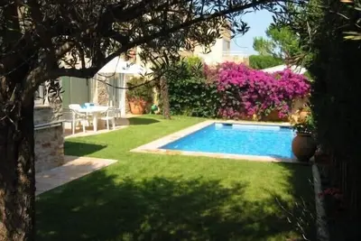 Villa moderne avec piscine privée, à 7 min à pieds des plages.