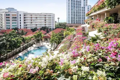 Image de Bungalow imbattable juste dans la piscine de Nordic Park Hill Jomthien Royal Cliff