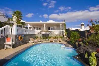 Image de Villa Olivier, Puerto Del Carmen, Lanzarote, Luxury 2 bed / 2 bath Private Pool.