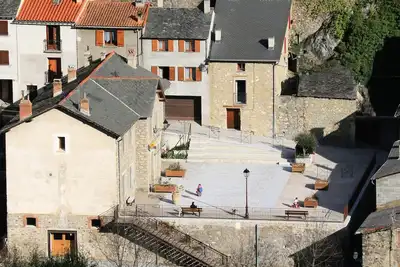 Image de Au coeur du village de Nyer, aux portes de la réserve naturelle.