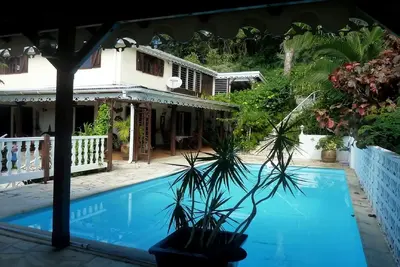 Image de Studio de charme dans un jardin tropical. avec piscine, wifi et parking gratuits