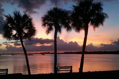 Image de Plage privée sur l'Intercoastal, couchers de soleil incroyables, confortable, propre, complète
