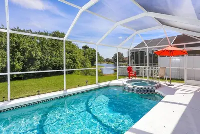 Image de Villa moderne avec piscine de 3 chambres avec vue sur le lac et spa