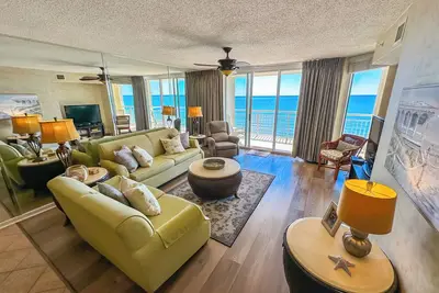 Image de Villa 1203 sur la Rive-Sud! Superbe condo Oceanfront Premium. Réservez vos vacances loin aujourd'hui!