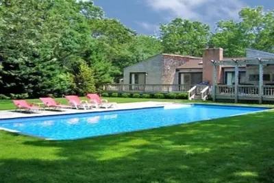 Image de East Hampton tranche de paradis avec piscine chauffée et à 3 minutes en voiture du village