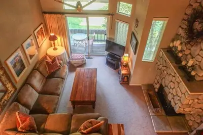 Image de Magnifique condo Mammoth toute saison