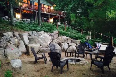 Image de Belle cabine sur le lac cristallin calme, parfait pour les familles, la sérénité!