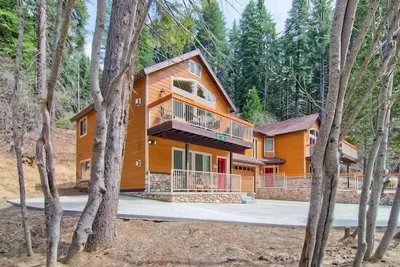 Image de Climbers Retreat a 3 chambres, 2 salles de bain complètes, peut accueillir jusqu'à 6 personnes, Climatisation & WiFi <br><br>Cl. . .