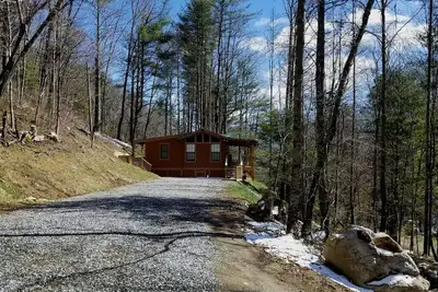 Image de Cabane Romantique Isolée avec Jacuzzi et Animaux Acceptés