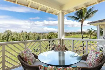 Joliment meublé 2 chambres w / Loft, 6 personnes. Courte promenade aux magasins et à la plage!