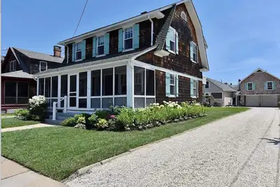 Image de Peek-a-Boo Bay vues de Bay Header récemment rénové - Promenade à la plage