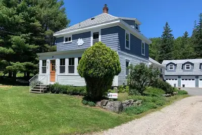 Image de Nouvelle liste! Maison du capitaine de la mer historique près de la côte et de l'Acadie