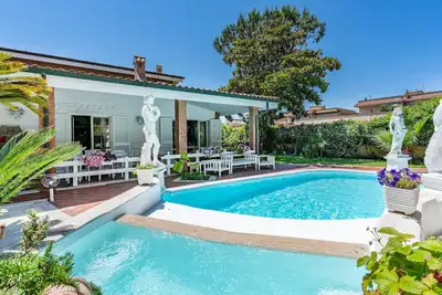 Image de Superbe maison à Fiumicino avec jacuzzi