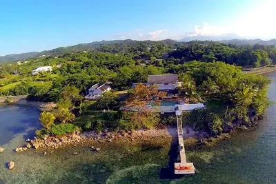 Image de Un endroit paradisiaque - villa familiale sur une péninsule directement au bord de la mer