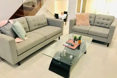 Image de New Townhouse + Great Spot + Wifi gratuit et café