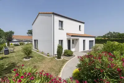 Image de Maison Familiale  au Calme avec  jardin paysagé proche de la Plage du Veillon