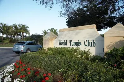 Image de Villa au World Tennis Club avec 16 courts de tennis et piscine privée