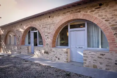 Image de Appartement tout neuf niché dans un parc avec piscine, à 2 pas du centre-ville