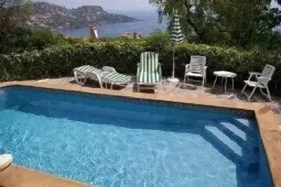 Image de sa piscine privee dans villa vue mer pano. 300m des plages et crique