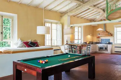 Image de Loft rural dans la province de Pise avec une vue magnifique sur entourant Toscane