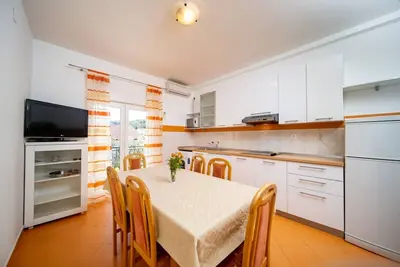 Image de Appartement dans Lopar avec terrasse, Climatisation, Wifi, Machine à laver (129-2)