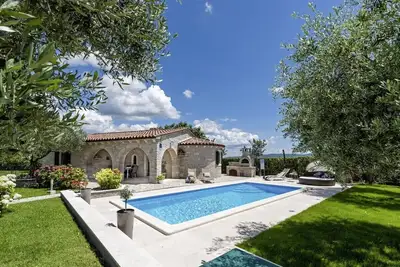 Image de Maison de vacances Istranka * grand jardin, piscine privée, barbecue, wifi