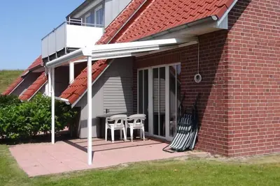 Image de Une élégance simple avec une touche de couleur: envoûte lumineuse maison terrasse