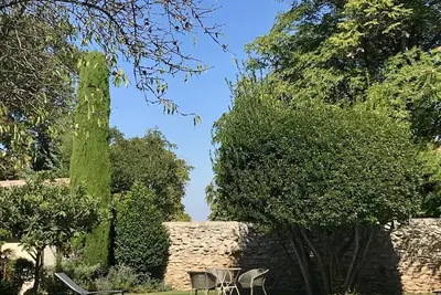 Image de Belle propriété, avec piscine et jardin au calme, au centre de Saint-Rémy!