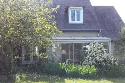 Image de Maison avec jardin près de la plage dans un quartier calme