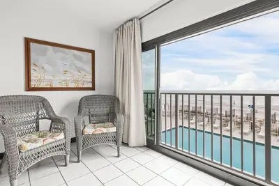 Image de Gulf Tower 1c ~ Grand Studio ~ Balcon fermé ~ Bender Vacation Rentals
