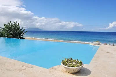 Condo de luxe 3bd dans résidence en bord de mer, convivial, près de tout!
