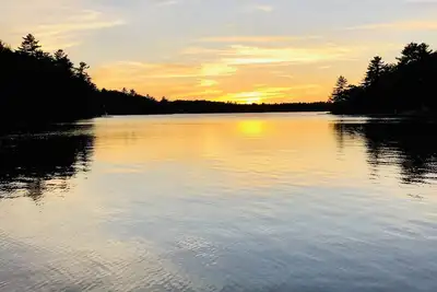 Image de Incroyable maison de vacances au bord de l'eau Ă Muskoka sur le lac Sixmile